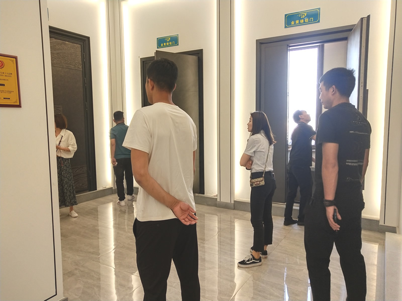 金黄制造2021年门博会公司豪华展厅现场